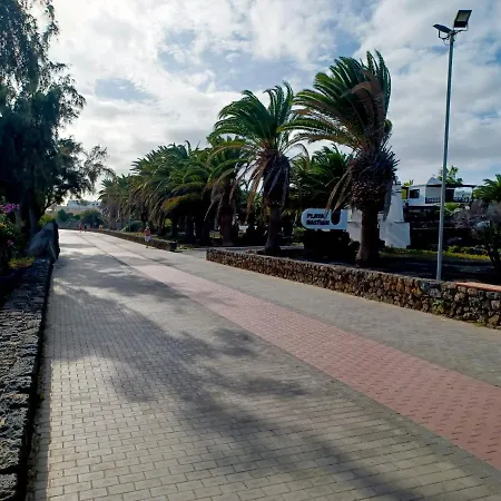 Playa Bastian - Piscina Climatizada - Wifi - Playa 1 Min. Apartamento